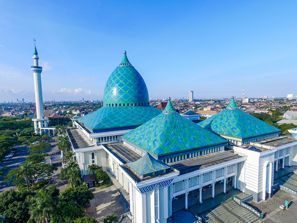 Szállás Surabaya, Indonézia